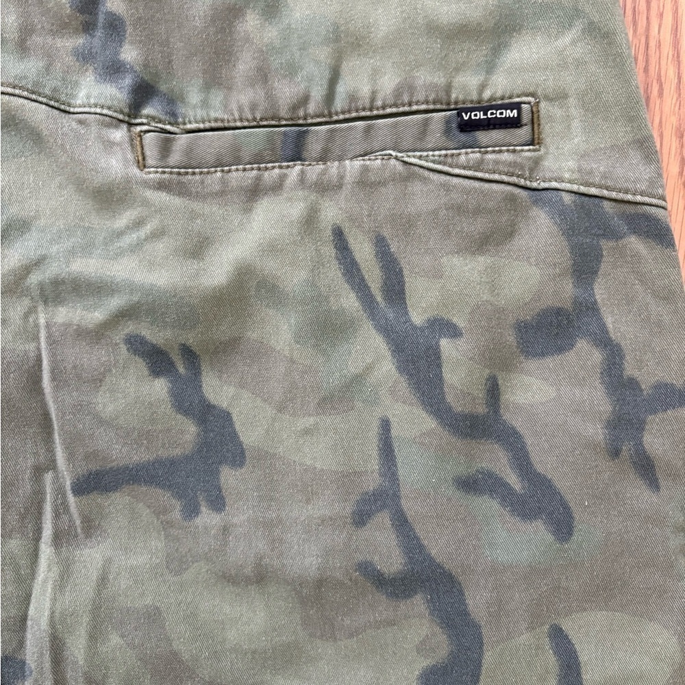 Men’s Camouflage shorts- stylish and comfortable for outdoor adventures - Picture 5 of 5